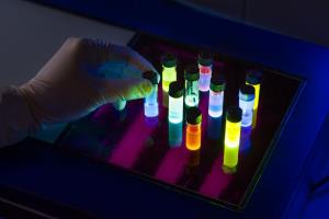 Leuchtende Farbstoffe für OLEDs